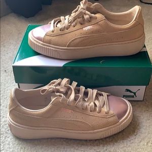 Women puma sneakers size 8 color rose pink
